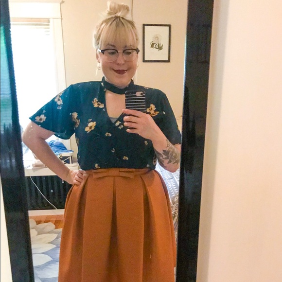 Kaii Tops - Floral mock neck keyhole top